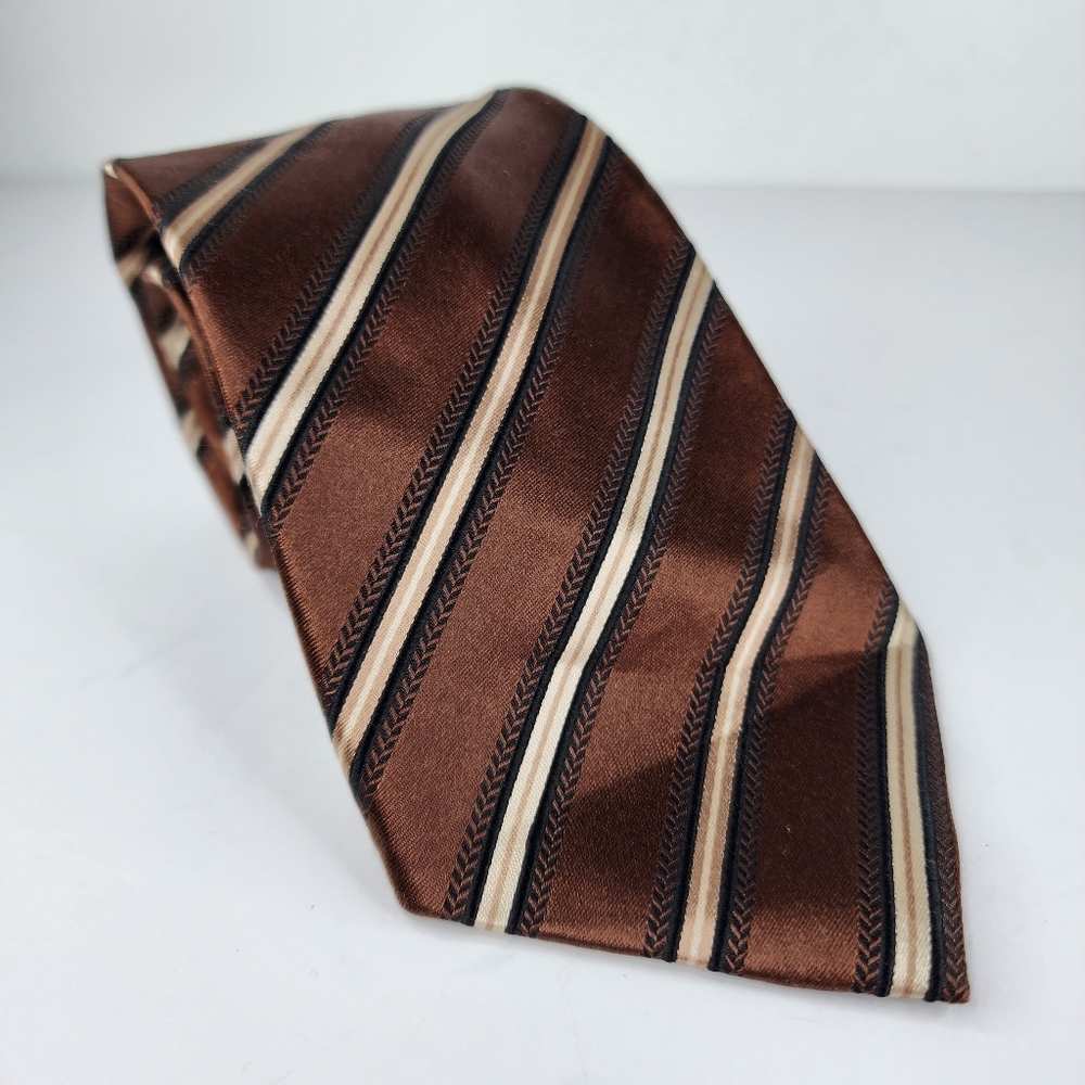 SEAN JOHN Brown Silk Tie.